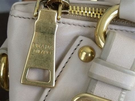 prada zipper replacement.